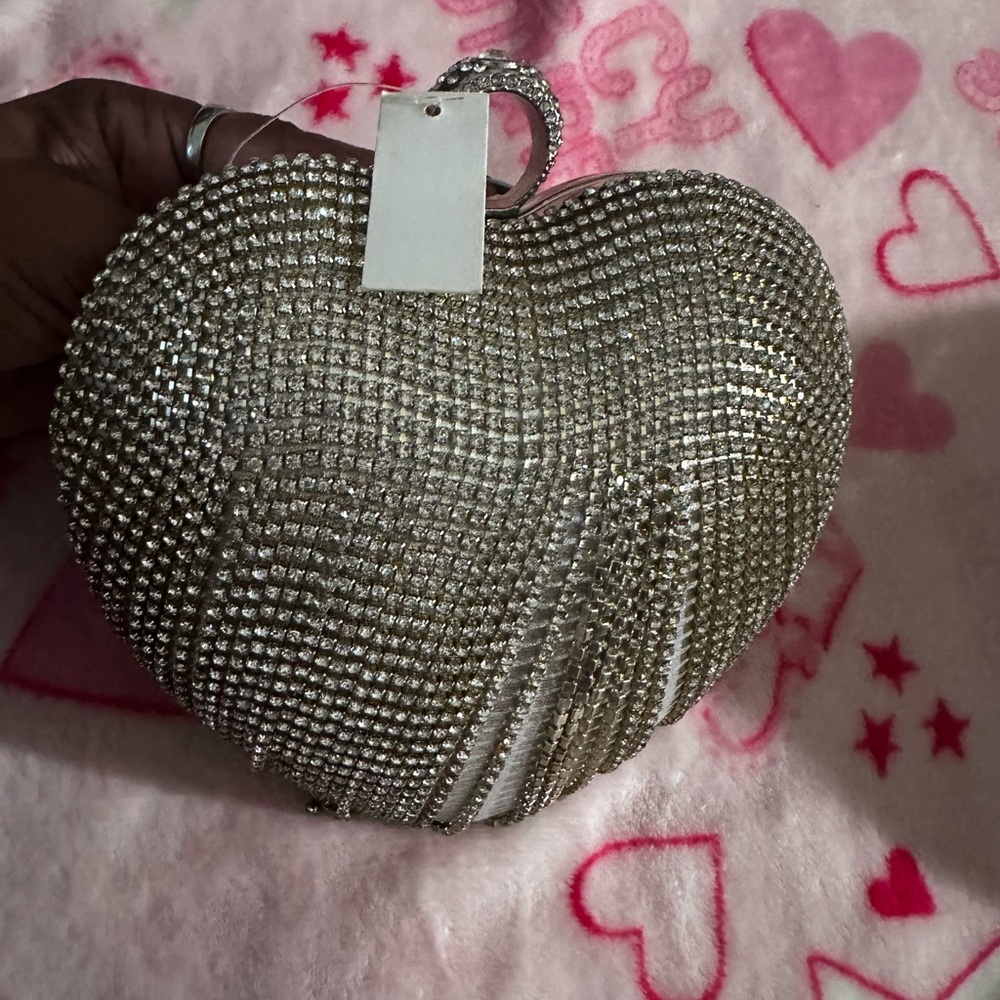 Heart shaped clutch